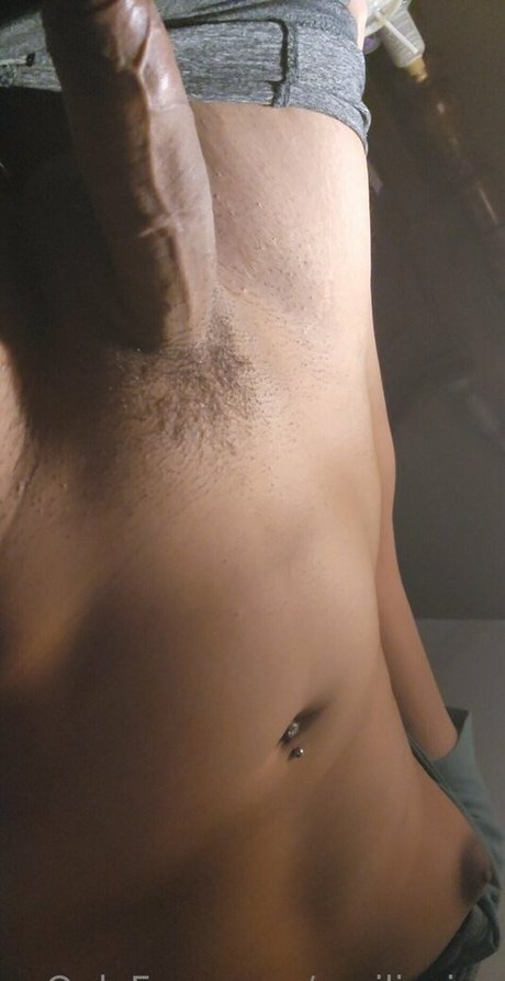 Nacktes geleaktes OnlyFans-Foto von Emiliasins