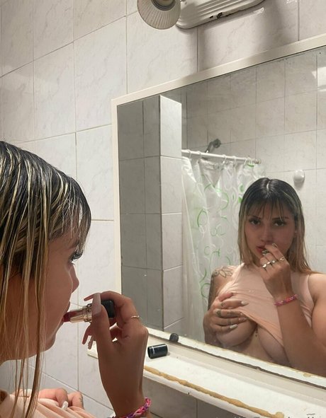 Nacktes geleaktes OnlyFans-Foto von Milaflorabella