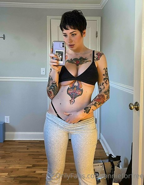 Nacktes geleaktes OnlyFans-Foto von Annieforfree