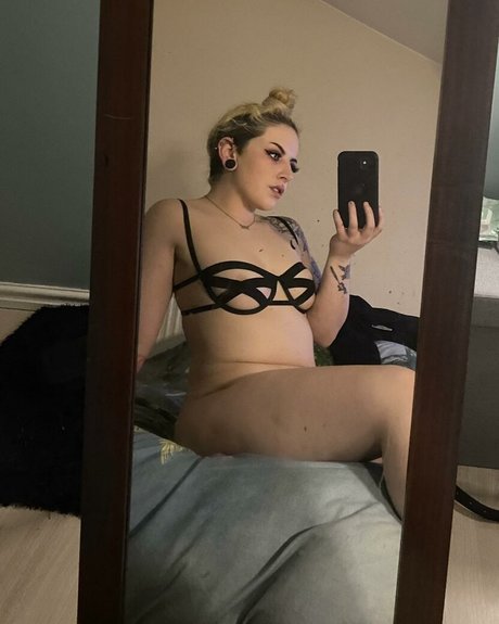 Nacktes geleaktes OnlyFans-Foto von Spitwicked