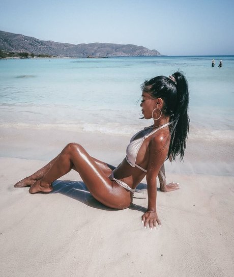 Nacktes geleaktes OnlyFans-Foto von Isabel Raad