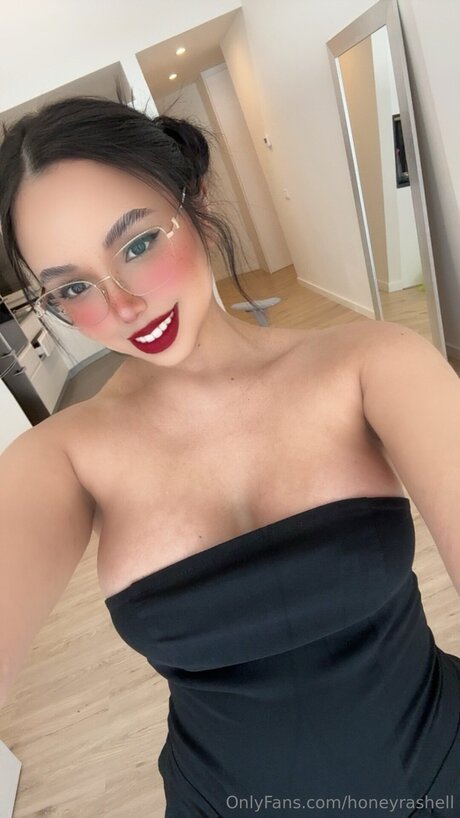 Nacktes geleaktes OnlyFans-Foto von Honeyrashell