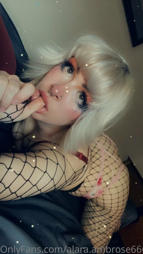 Nacktes geleaktes OnlyFans-Foto von Alaraambrose666