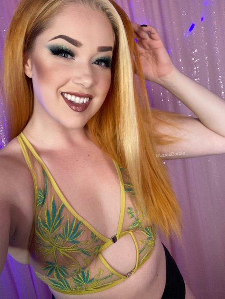 Nacktes geleaktes OnlyFans-Foto von Latex Barbie