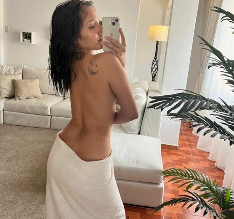 Nacktes geleaktes OnlyFans-Foto von Catalina Mel