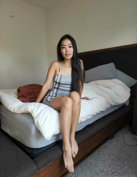 Nacktes geleaktes OnlyFans-Foto von Elizabeth Tran