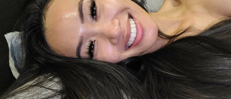 Nacktes geleaktes OnlyFans-Foto von Elizabeth Tran