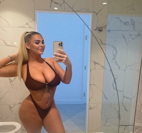 Nacktes geleaktes OnlyFans-Foto von Lilybultx