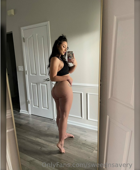 Nacktes geleaktes OnlyFans-Foto von Avery Warner