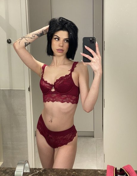 Nacktes geleaktes OnlyFans-Foto von Ellathrasher