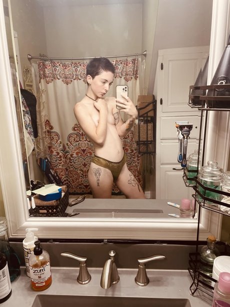 Nacktes geleaktes OnlyFans-Foto von Alice