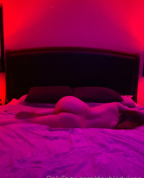 Nacktes geleaktes OnlyFans-Foto von Doubledvixen
