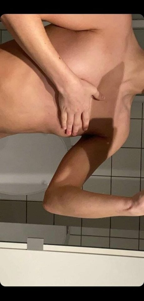 Nacktes geleaktes OnlyFans-Foto von Edith Dahl