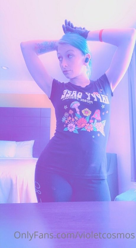Nacktes geleaktes OnlyFans-Foto von Violetcosmos