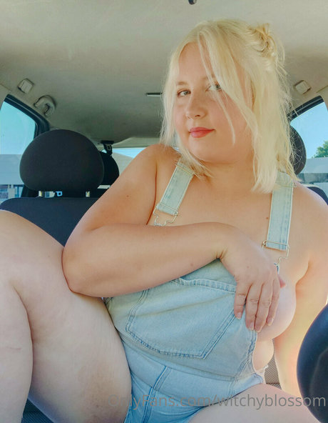 Nacktes geleaktes OnlyFans-Foto von Witchyblossom