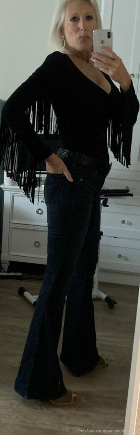 Nacktes geleaktes OnlyFans-Foto von Momanddaughter