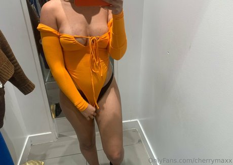 Nacktes geleaktes OnlyFans-Foto von Cherrymaxx
