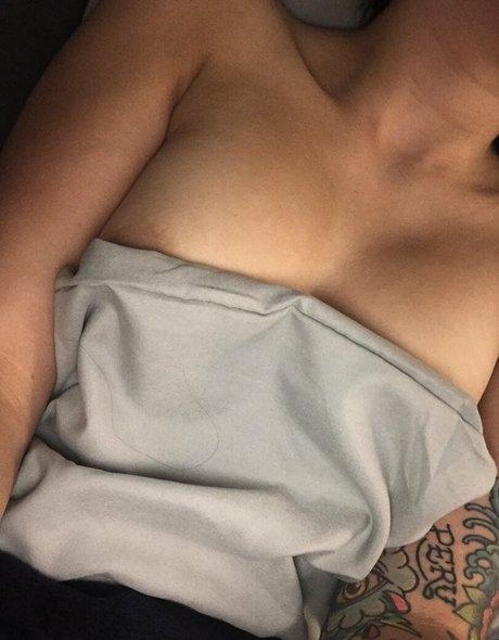 Nacktes geleaktes OnlyFans-Foto von Cherrytatts