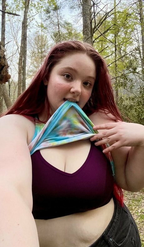 Nacktes geleaktes OnlyFans-Foto von Phattiefawn