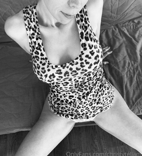 Nacktes geleaktes OnlyFans-Foto von Christytellam