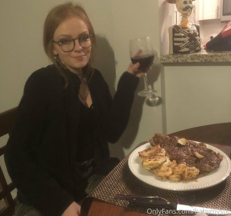 Nacktes geleaktes OnlyFans-Foto von Babymystic