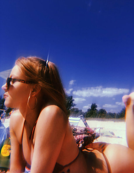 Nacktes geleaktes OnlyFans-Foto von Babymystic