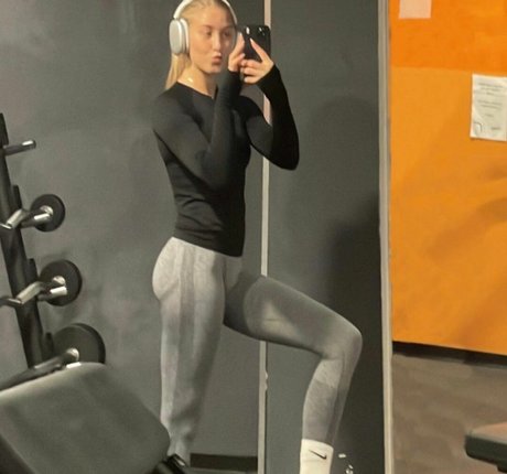 Nacktes geleaktes OnlyFans-Foto von Juliette Bossu