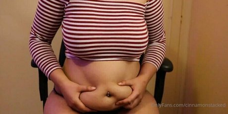 Nacktes geleaktes OnlyFans-Foto von Cinnamonstacked