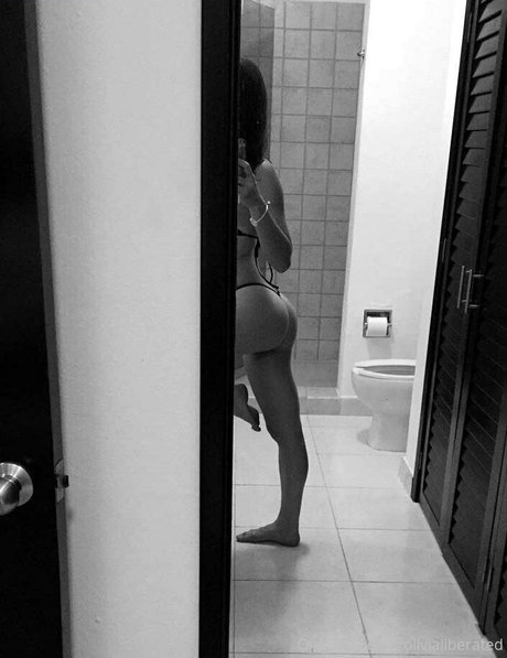 Nacktes geleaktes OnlyFans-Foto von Olivia