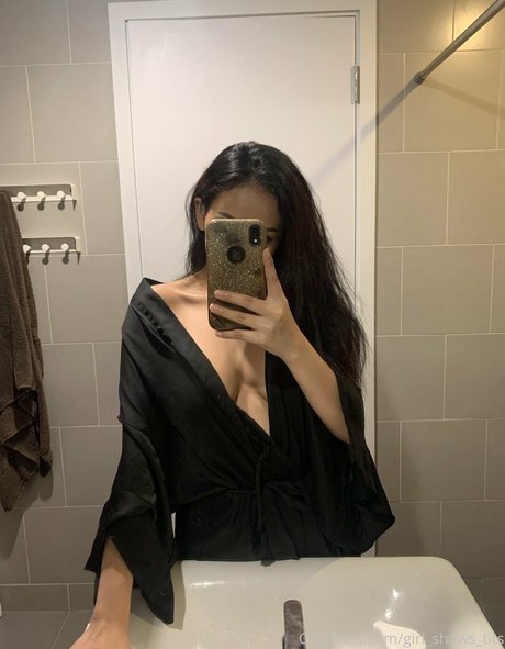 Nacktes geleaktes OnlyFans-Foto von Girlshowstits