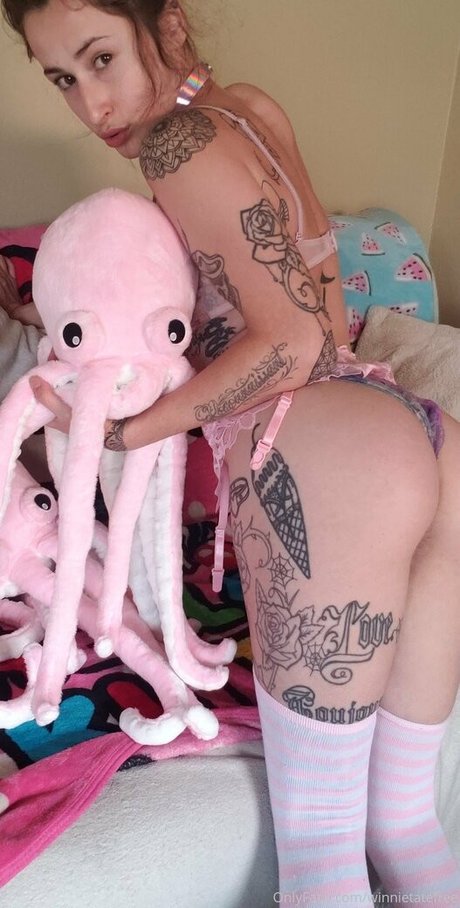 Nacktes geleaktes OnlyFans-Foto von Winnietatefree