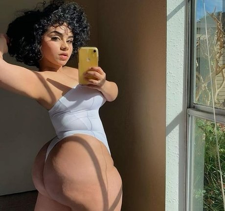 Nacktes geleaktes OnlyFans-Foto von Megan Velez