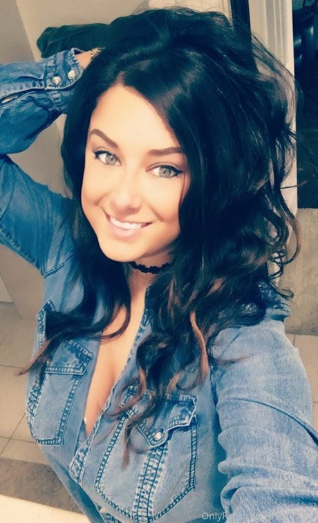 Nacktes geleaktes OnlyFans-Foto von Ashley Dawn
