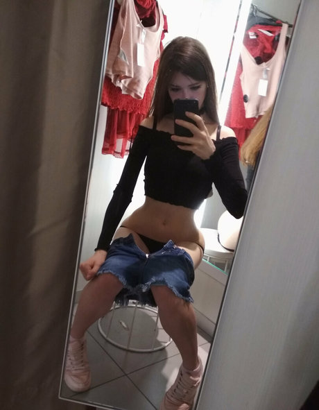 Nacktes geleaktes OnlyFans-Foto von Ninelbordel