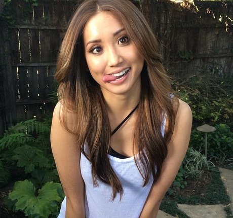 Nacktes geleaktes OnlyFans-Foto von Brenda Song