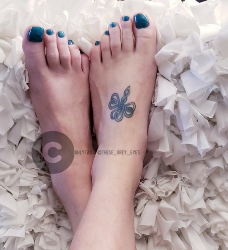 Nacktes geleaktes OnlyFans-Foto von Thesegreyeyes