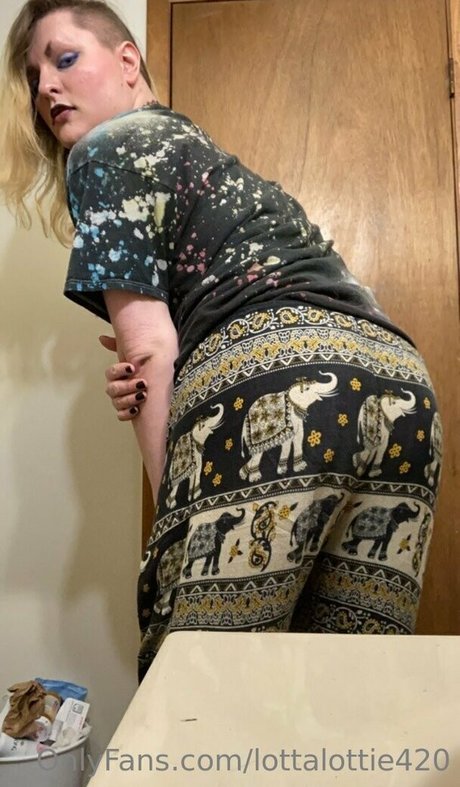 Nacktes geleaktes OnlyFans-Foto von Lottalottie420