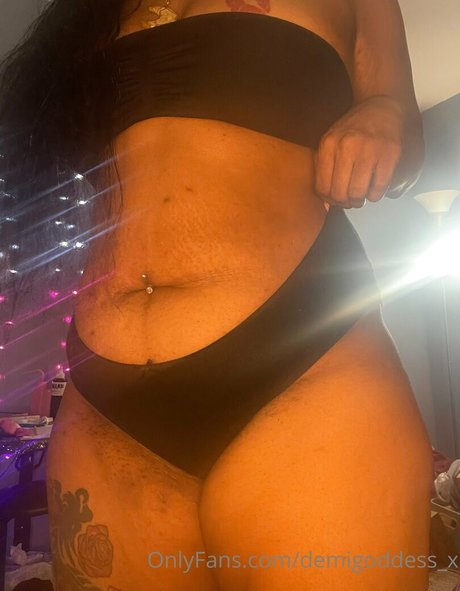 Nacktes geleaktes OnlyFans-Foto von Demigoddessx