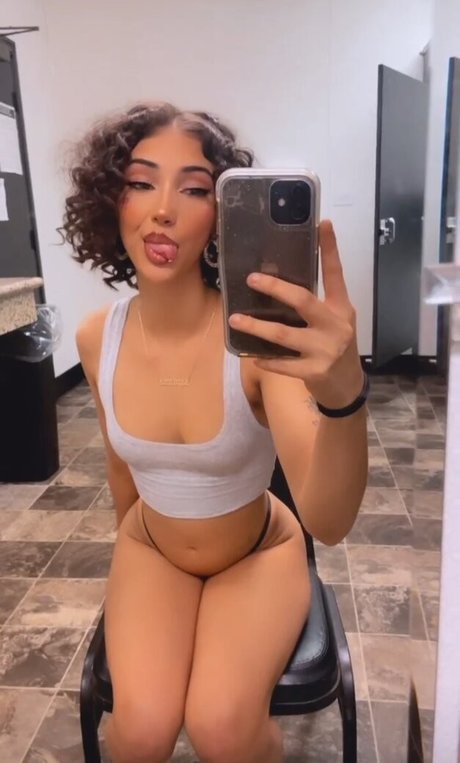 Nacktes geleaktes OnlyFans-Foto von Aliciabandzzz