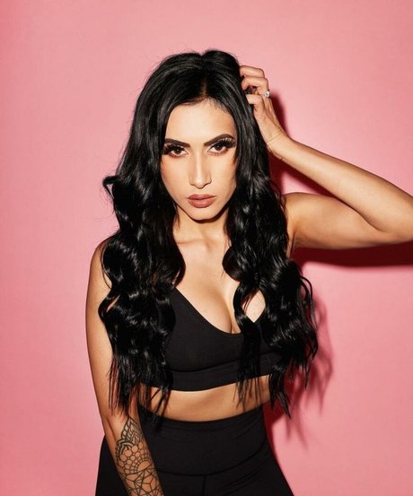 Cristina Vee