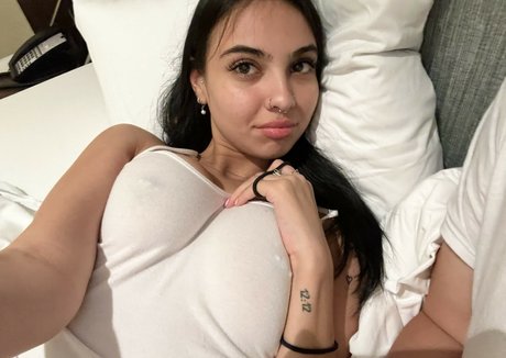 Nacktes geleaktes OnlyFans-Foto von Emilia