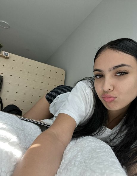 Nacktes geleaktes OnlyFans-Foto von Emilia