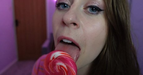Nacktes geleaktes OnlyFans-Foto von Tea Time Tingles Asmr