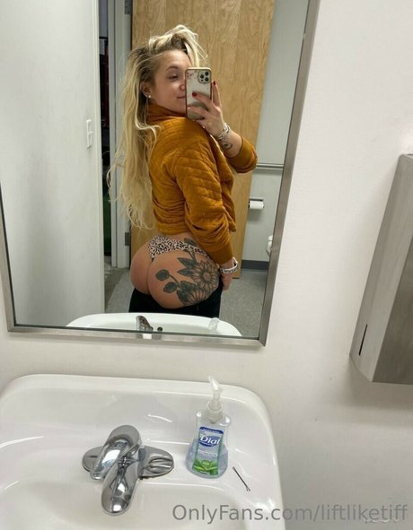 Nacktes geleaktes OnlyFans-Foto von Liftliketiff