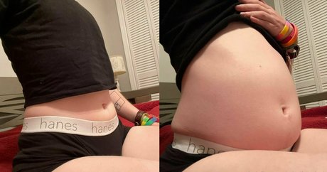 Nacktes geleaktes OnlyFans-Foto von Bellyenby2