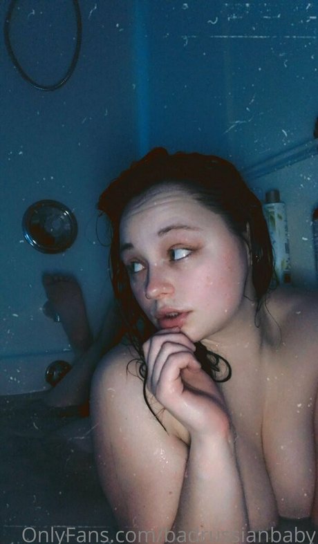 Nacktes geleaktes OnlyFans-Foto von Badrussianbaby