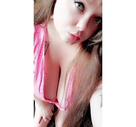 Nacktes geleaktes OnlyFans-Foto von Busty Ambz