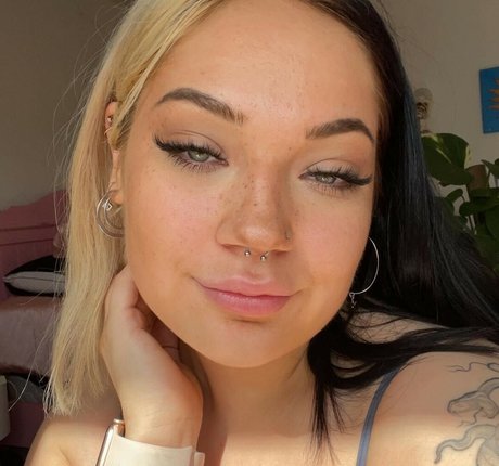 Nacktes geleaktes OnlyFans-Foto von Beesbooty
