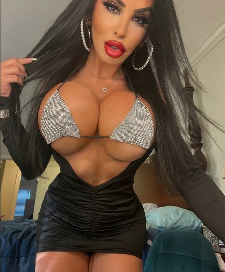 Ellys Angela