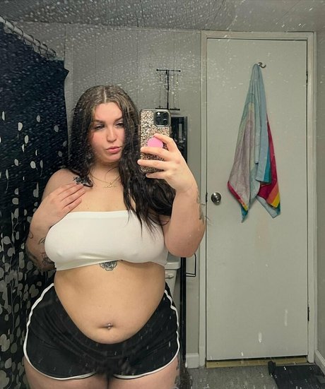 Nacktes geleaktes OnlyFans-Foto von Radtae